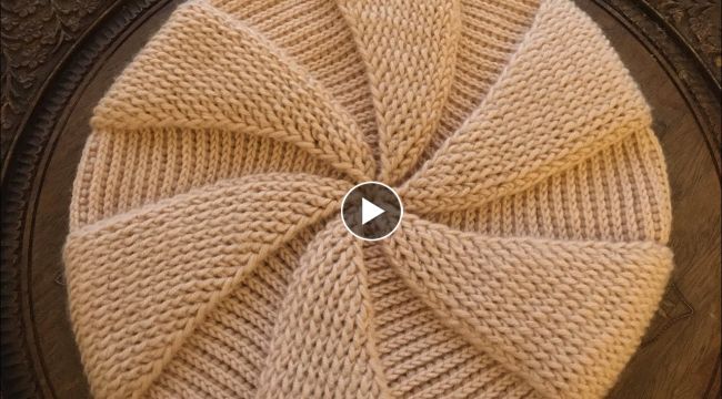 Knitting the Wheel of Fortune Model Beret
